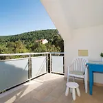 Three-bedroom In Apartmán Račišće