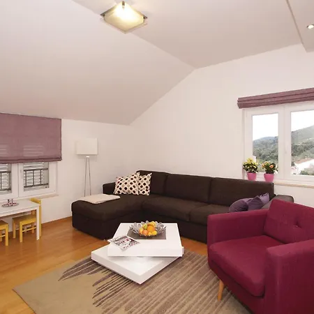 דירה Three-bedroom In