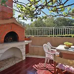 Three-bedroom In Апартаменты Рачишче