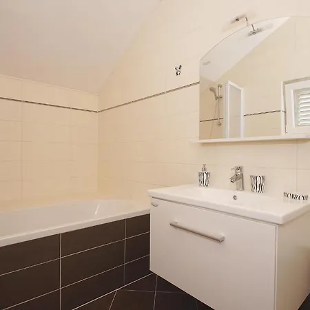 Apartament Three-bedroom In Račišće