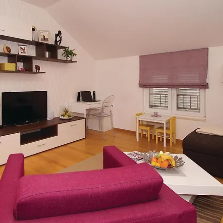 Three-bedroom In Apartament *