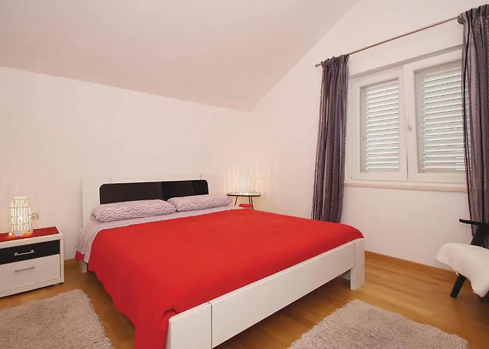 דירה Three-bedroom In