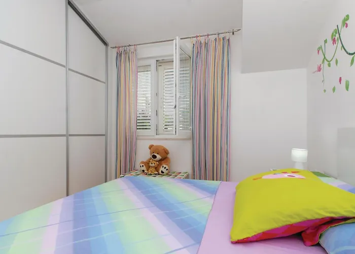 דירה Three-bedroom In