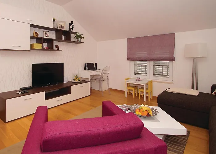 Three-bedroom In דירה *